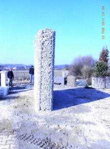 Lärmschutzwand aus Gabionen Seitenansicht - Modellaufbau